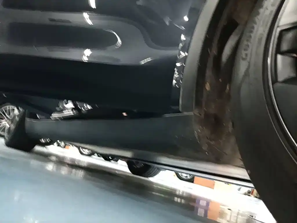 Tesla Model Y — миниатюра 21