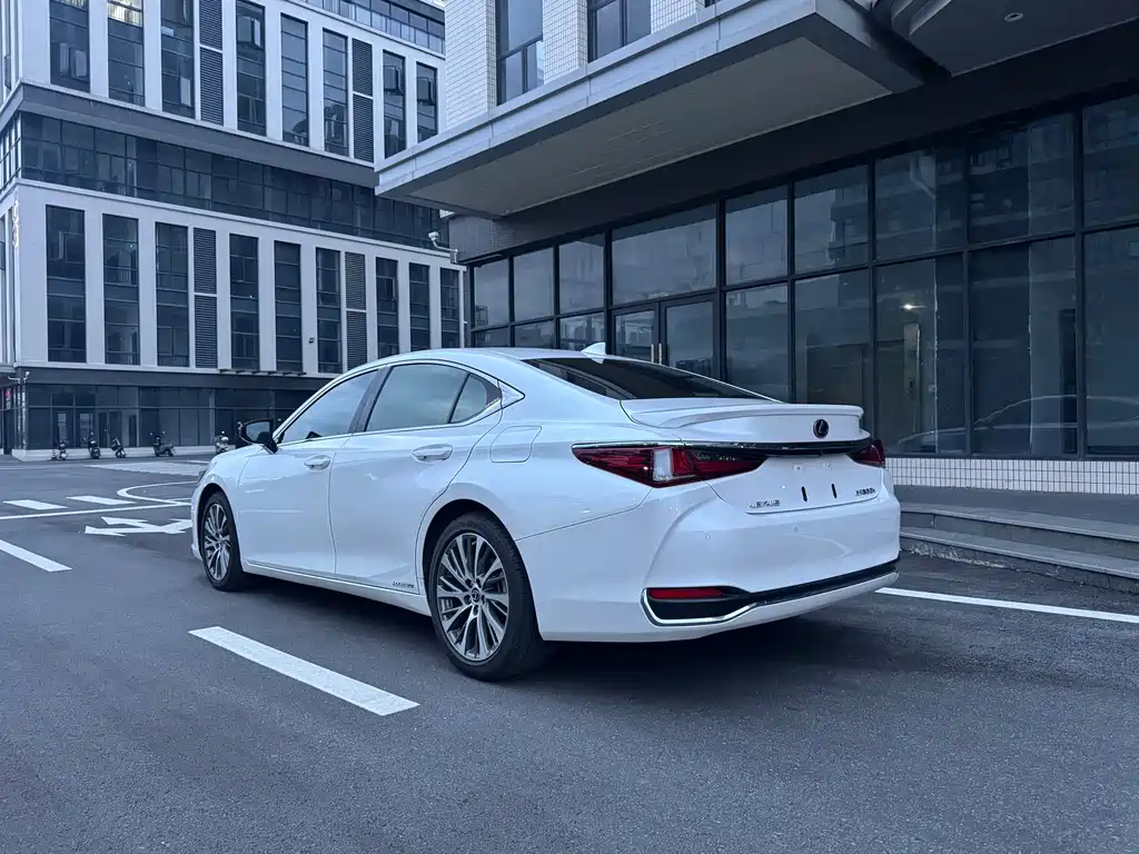 Lexus ES — миниатюра 10