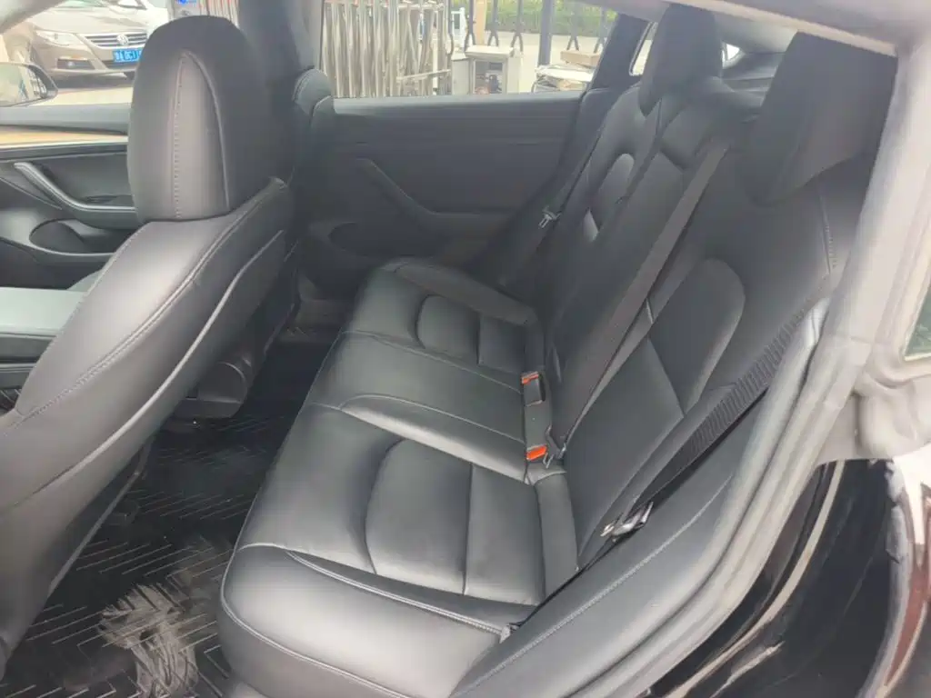 Tesla Model 3 — миниатюра 17
