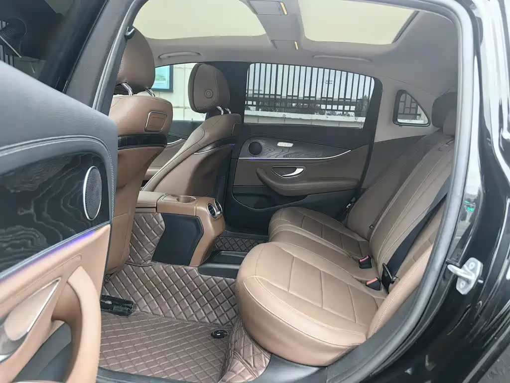 Mercedes-Benz E-Class — миниатюра 9