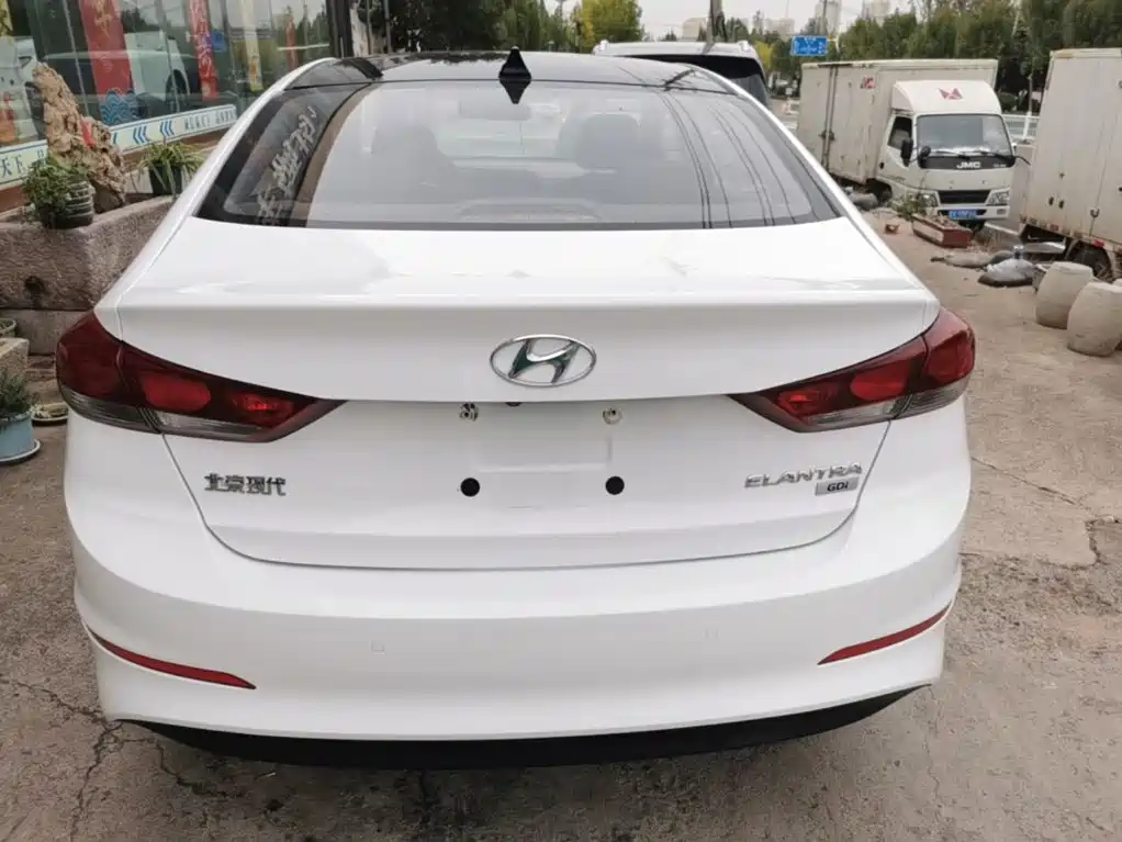 Hyundai Elantra — миниатюра 6