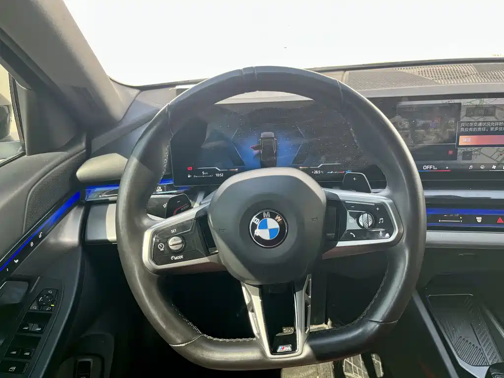 BMW 5 Series — миниатюра 9