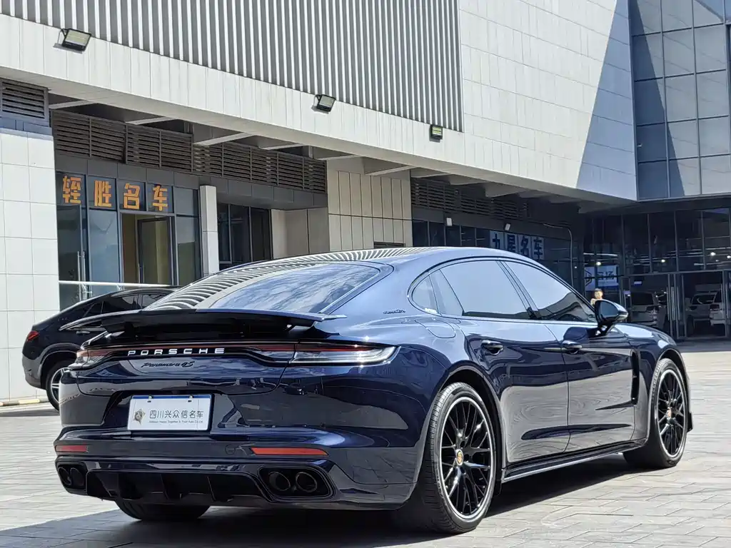 PORSCHE PANAMERA