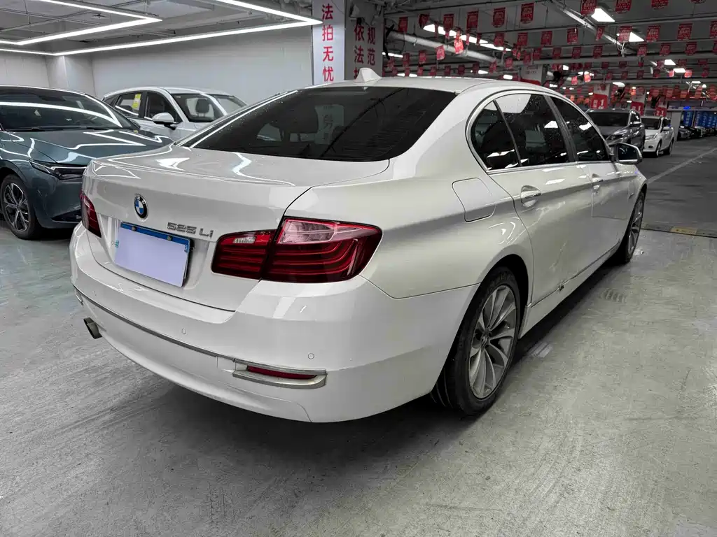 BMW 5 Series — миниатюра 9