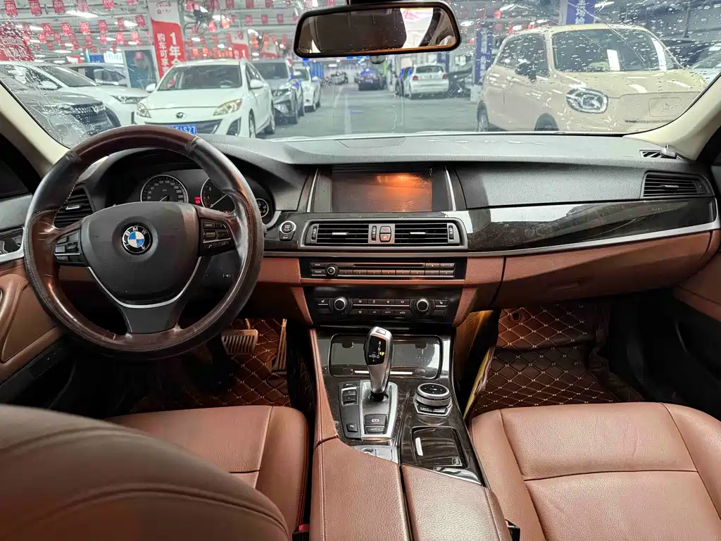 BMW 5 Series — миниатюра 7