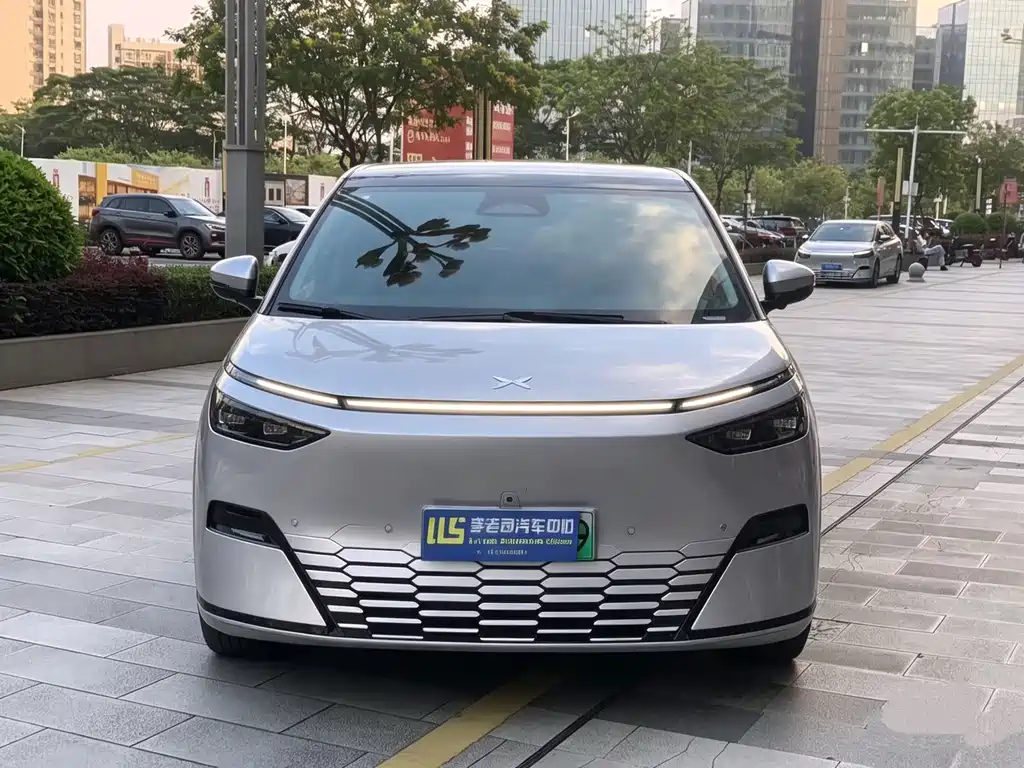 XPeng X9 — миниатюра 2