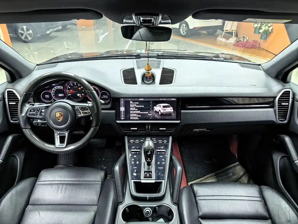 Porsche Cayenne — миниатюра 7