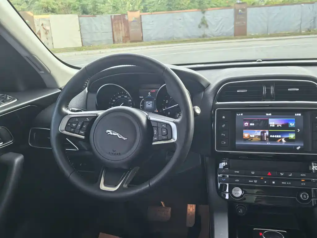 Jaguar F-PACE — миниатюра 11