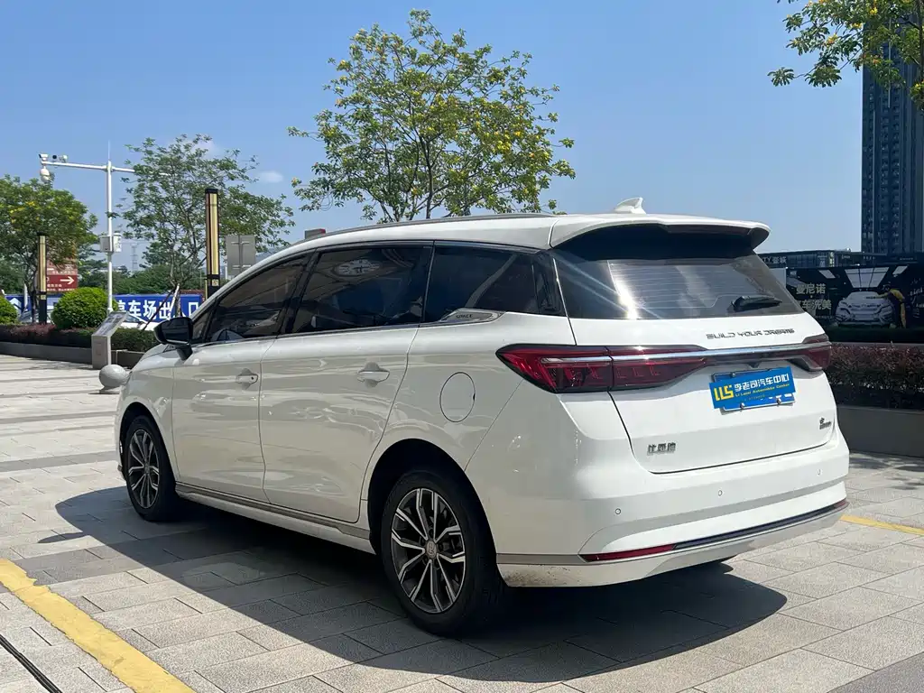BYD MAX — миниатюра 3