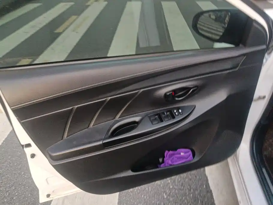 Toyota Yaris L — миниатюра 7
