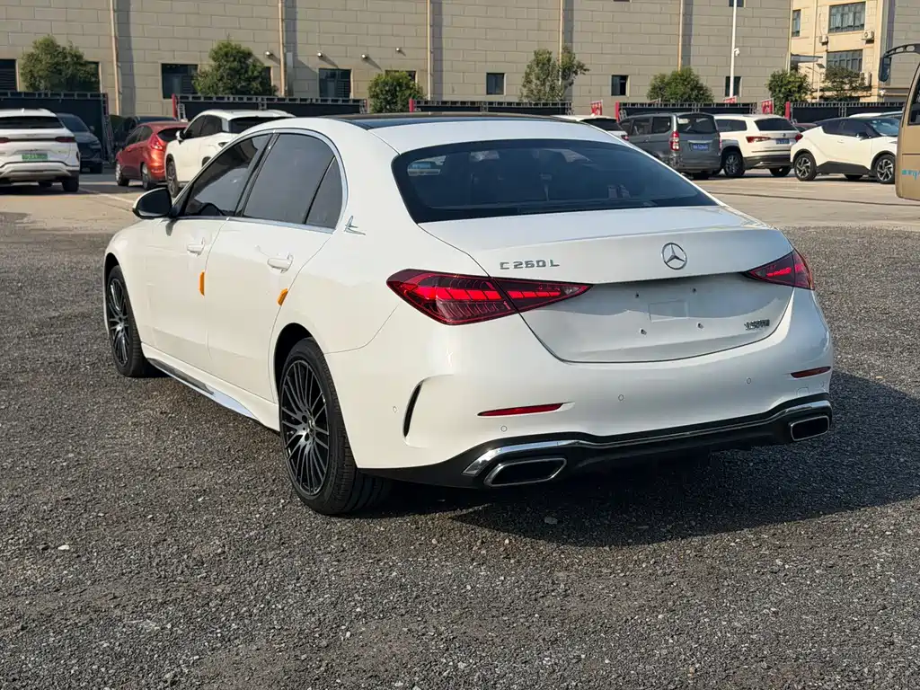 Mercedes-Benz C-Class — миниатюра 6