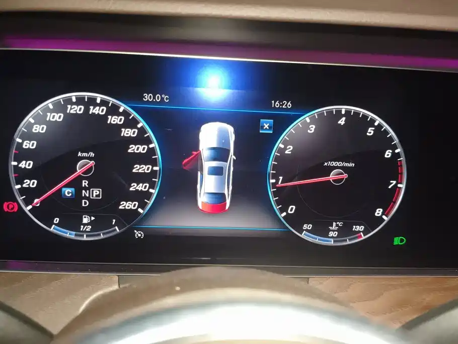 Mercedes-Benz E-Class — миниатюра 14