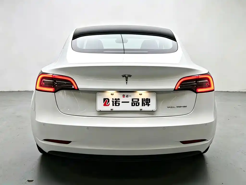 Tesla Model 3 — миниатюра 3