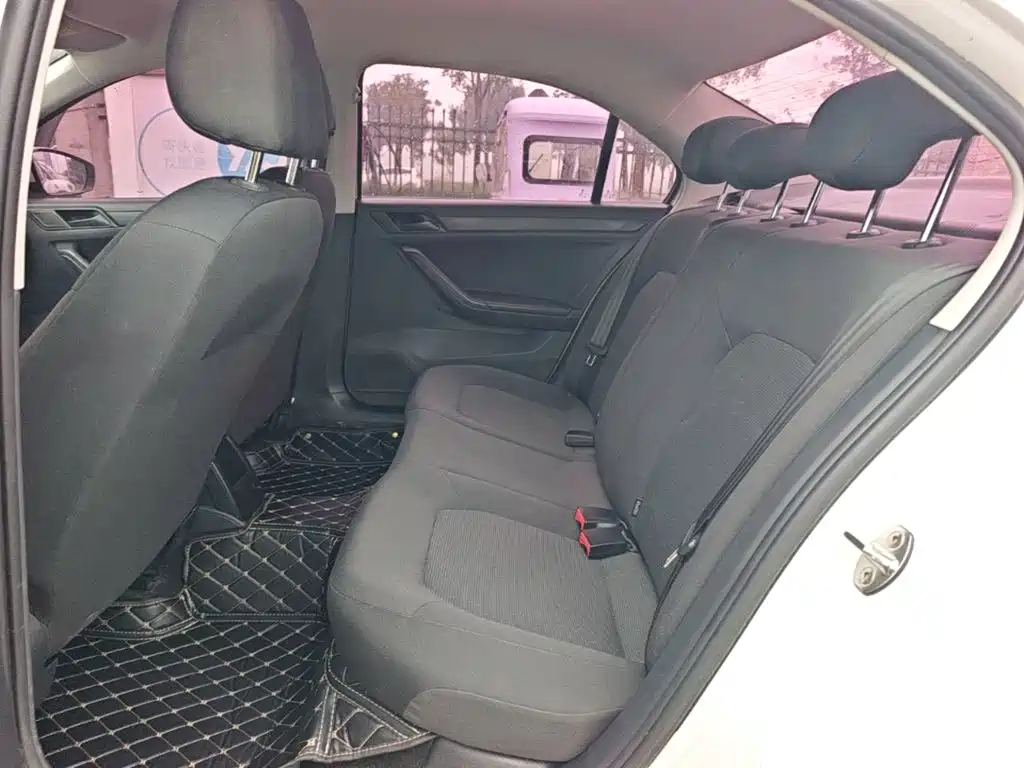 Volkswagen Jetta — миниатюра 17