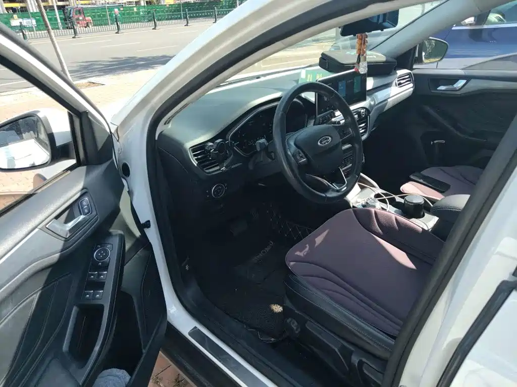 Ford Focus Active — миниатюра 12