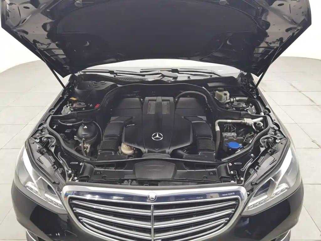 Mercedes-Benz E-Class — миниатюра 6
