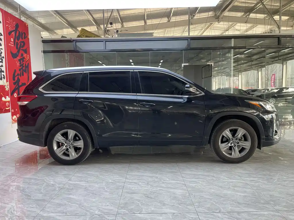 TOYOTA HIGHLANDER