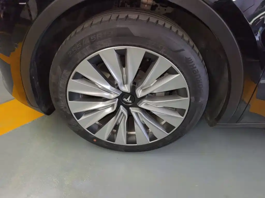 Tesla Model Y — миниатюра 23