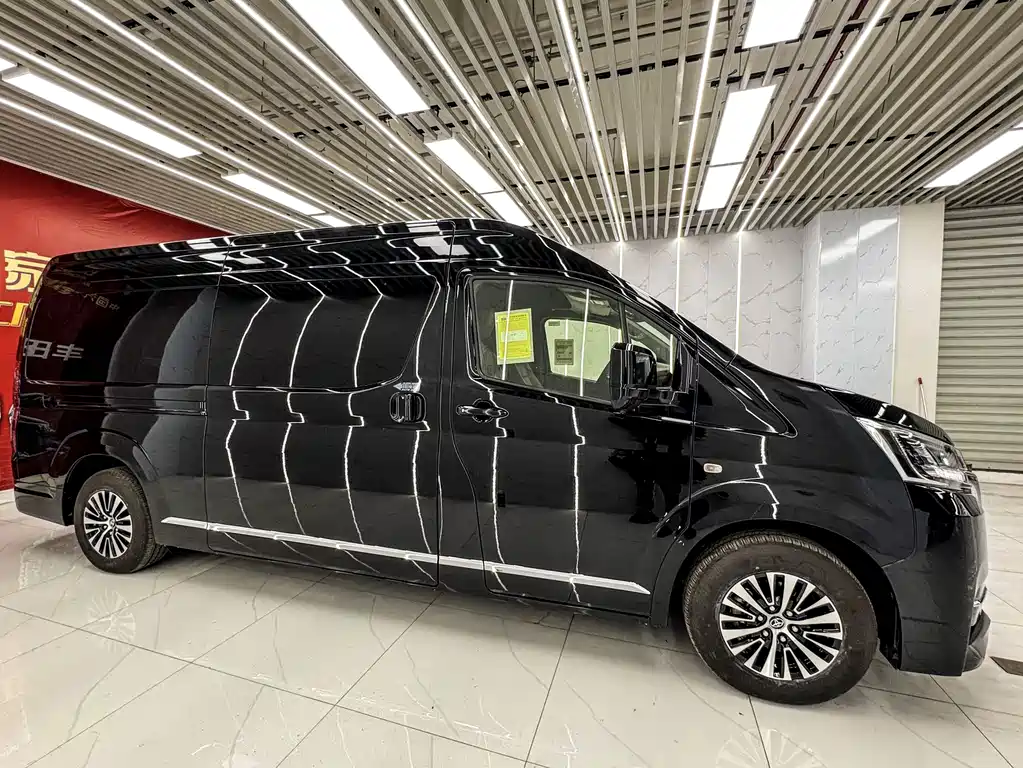 Toyota HiAce 2025 3.5L AT