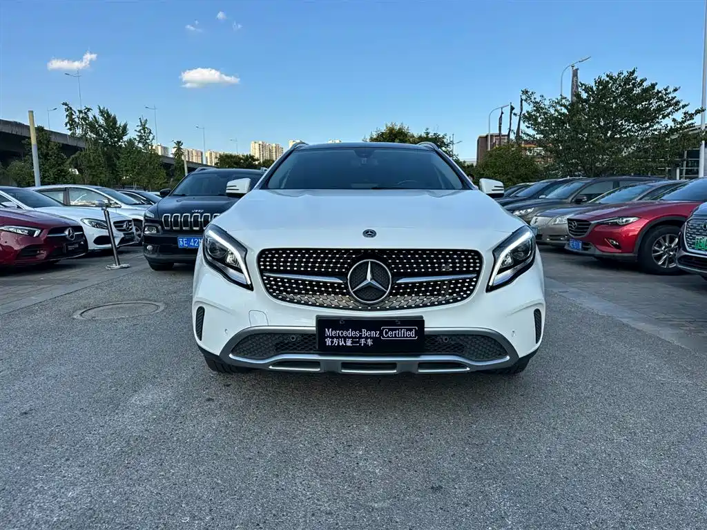 MERCEDES-BENZ  GLA