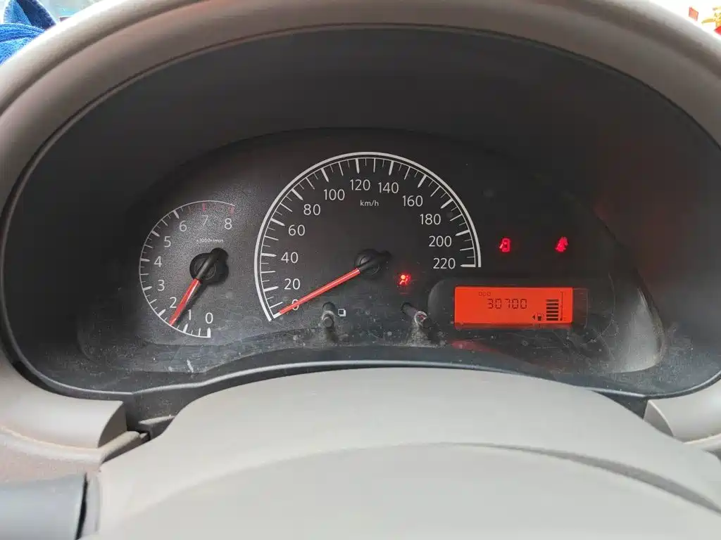 Nissan Sunny — миниатюра 12