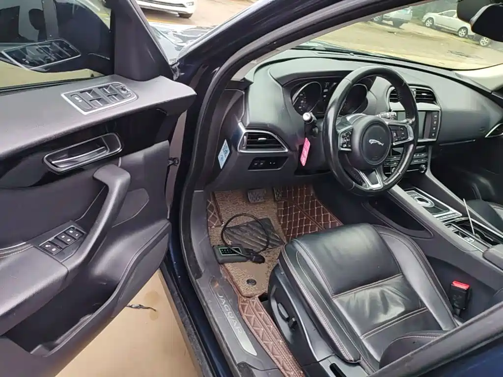 Jaguar F-PACE — миниатюра 16