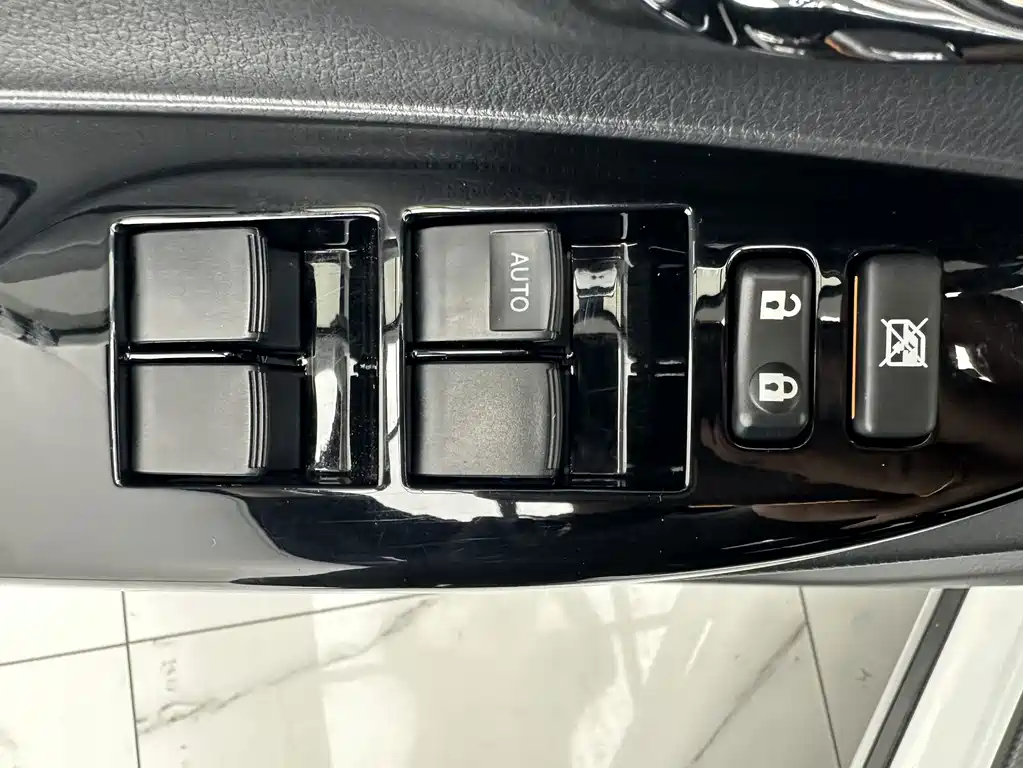 Toyota Yaris L — миниатюра 11