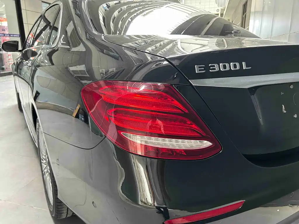 Mercedes-Benz E-Class — миниатюра 4