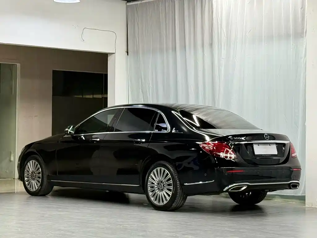 Mercedes-Benz E-Class — миниатюра 6