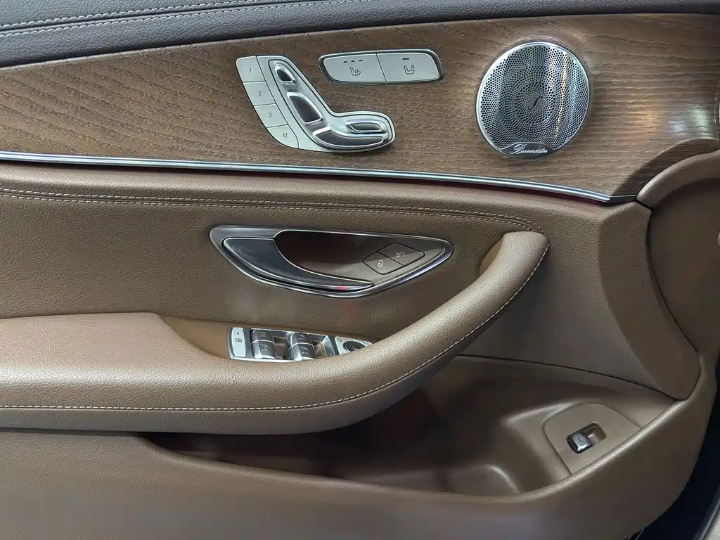 Mercedes-Benz E-Class — миниатюра 16
