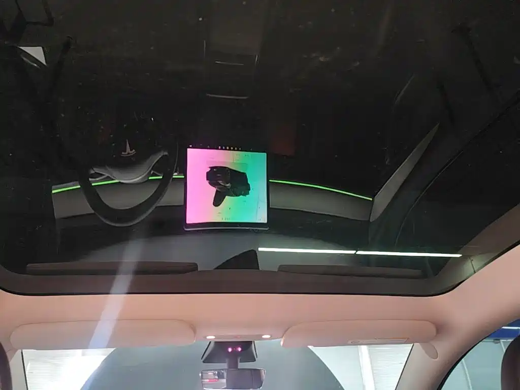Tesla Model Y — миниатюра 18