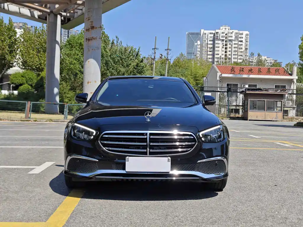 Mercedes-Benz E-Class — миниатюра 2