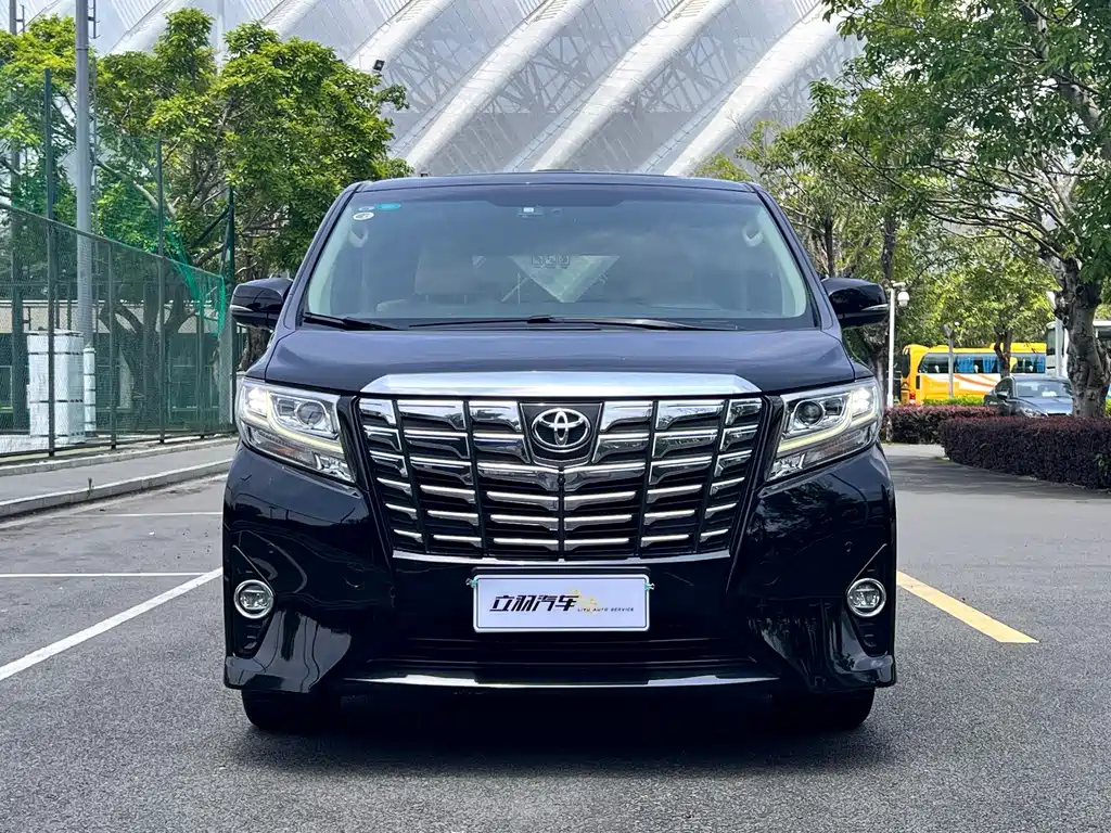 Toyota Alphard — миниатюра 2