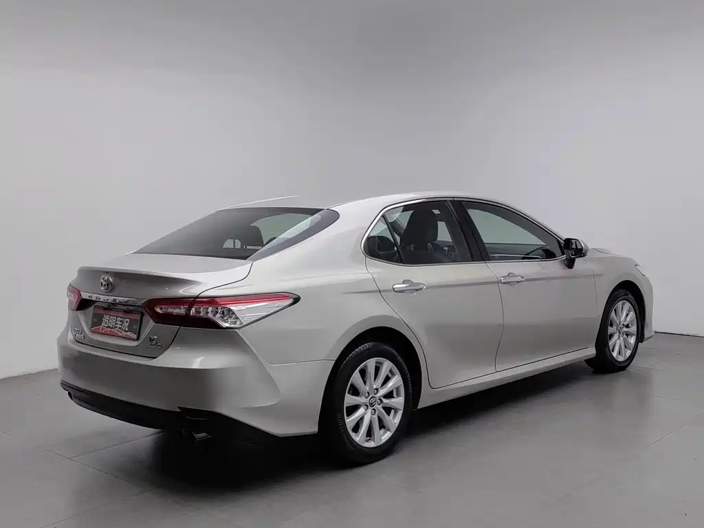 Toyota Camry — миниатюра 2