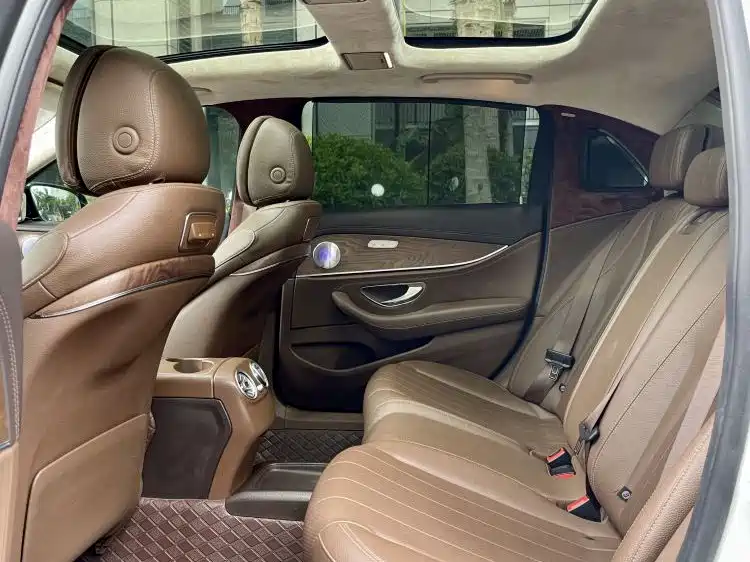 Mercedes-Benz E-Class — миниатюра 5