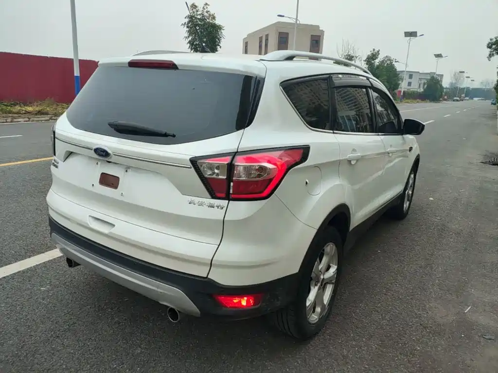 Ford Kuga — миниатюра 7