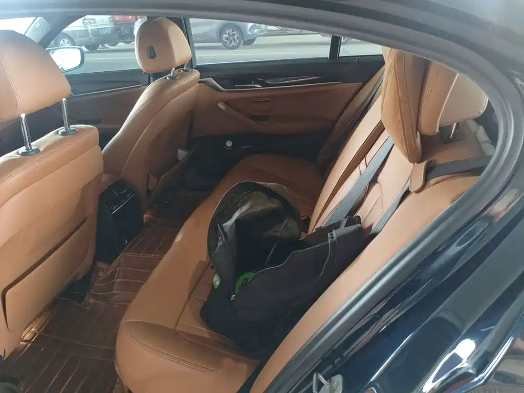 BMW 5 Series — миниатюра 15