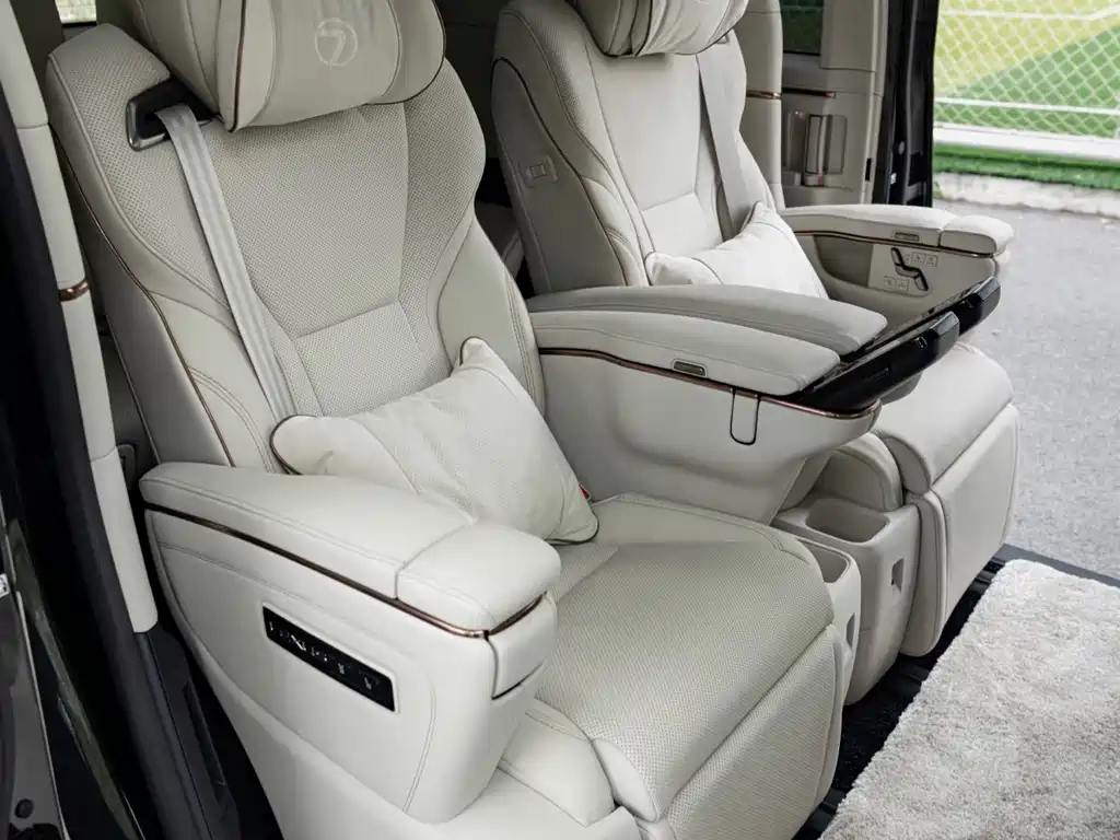 Lexus LM — миниатюра 11