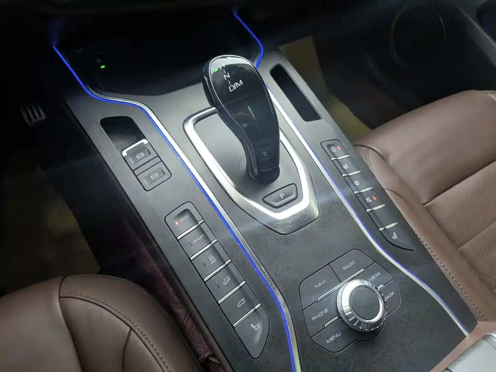 WEI PAI WEI BRAND VV7