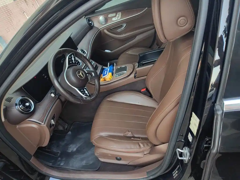 Mercedes-Benz E-Class — миниатюра 11