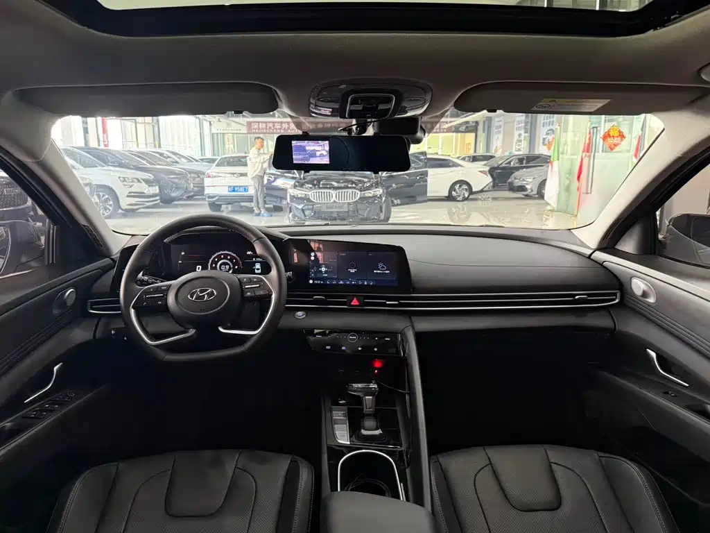 Hyundai Elantra — миниатюра 14