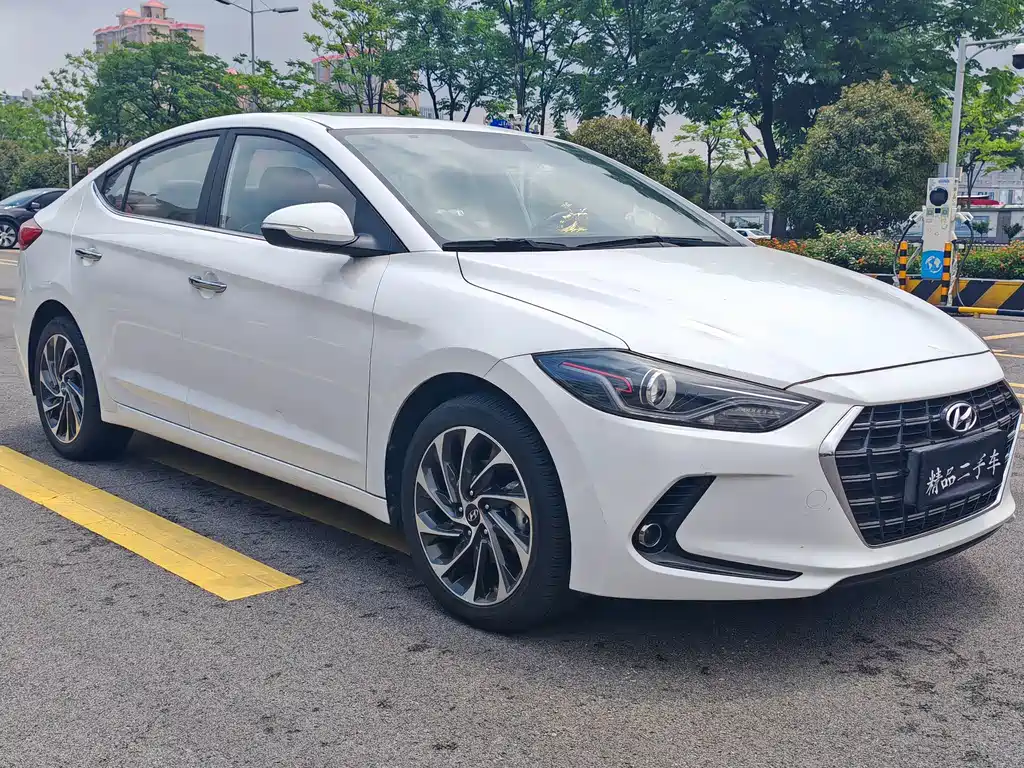 Hyundai Elantra — миниатюра 3