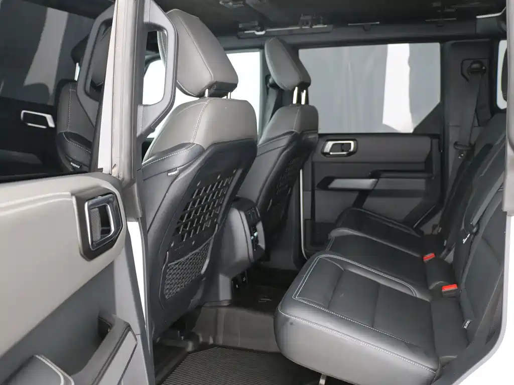 Ford Bronco — миниатюра 10