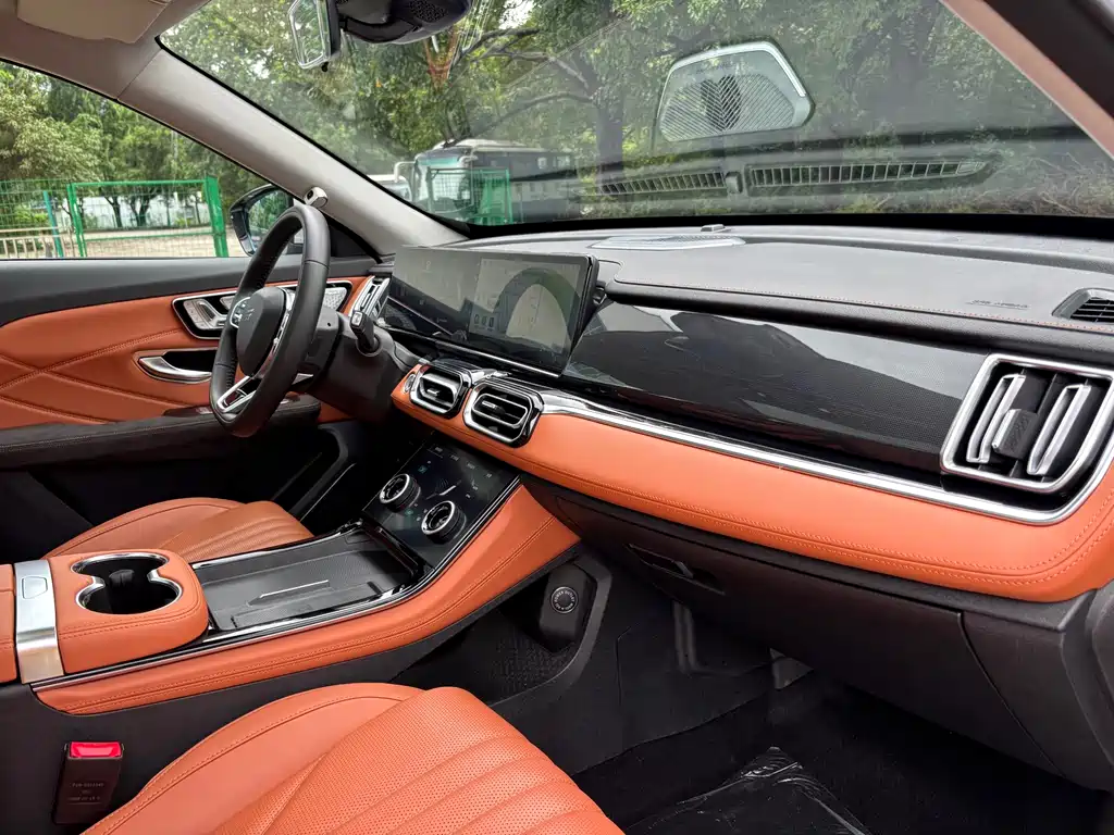 JETOUR L7 2024 1.5T 120km ULTRA 7 мест
