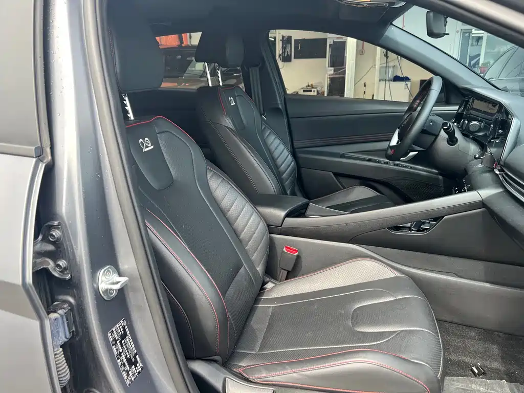 Hyundai Elantra — миниатюра 9
