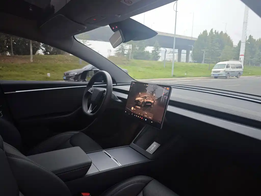Tesla Model 3 — миниатюра 9