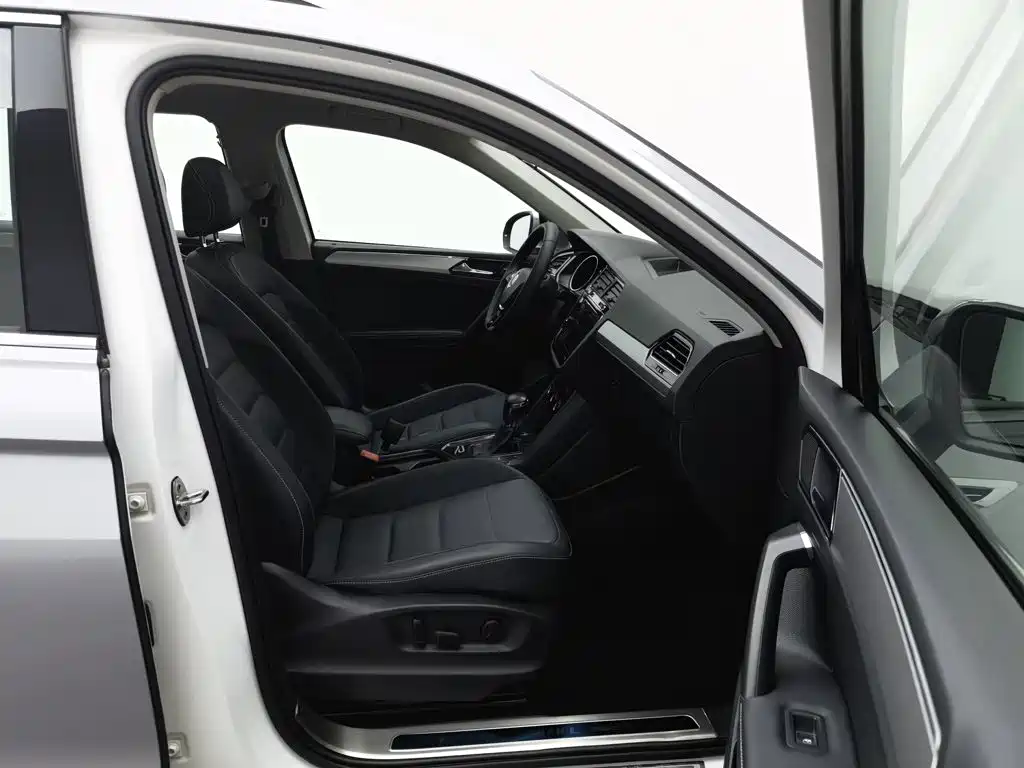 Volkswagen Tiguan L — миниатюра 23
