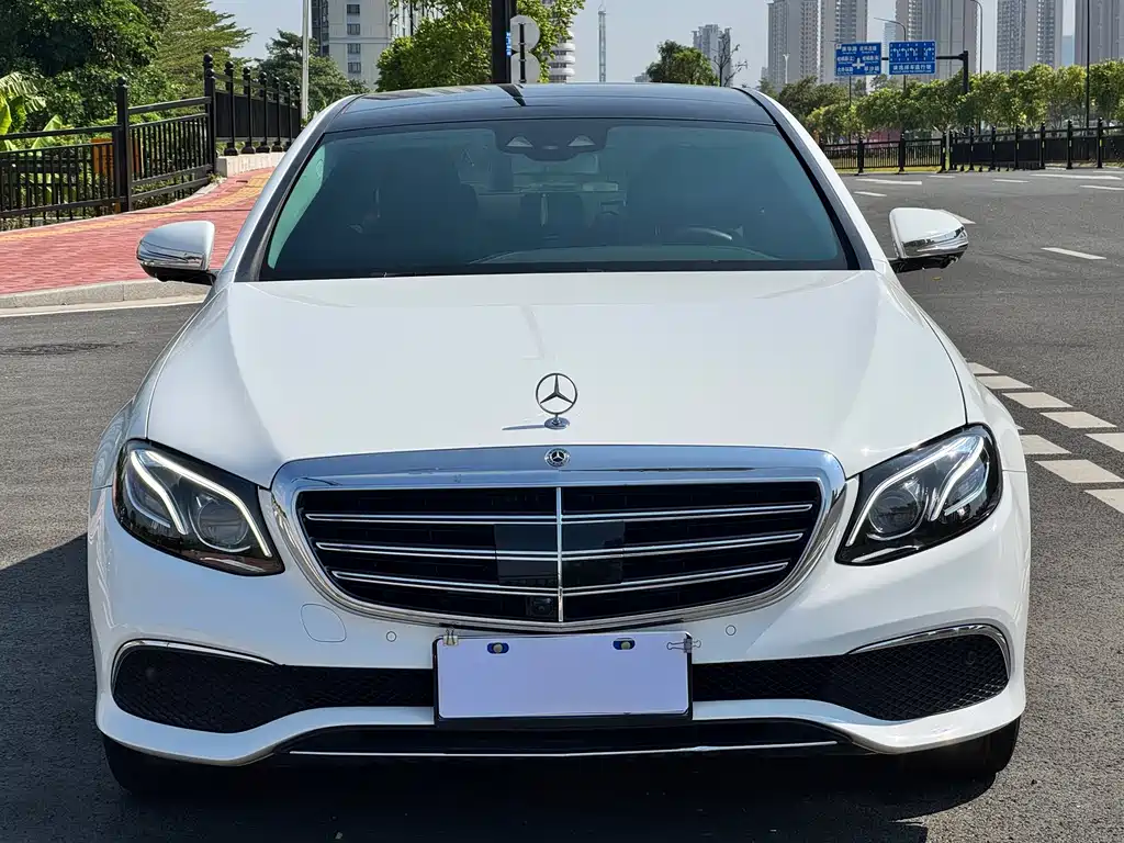 Mercedes-Benz E-Class — миниатюра 2