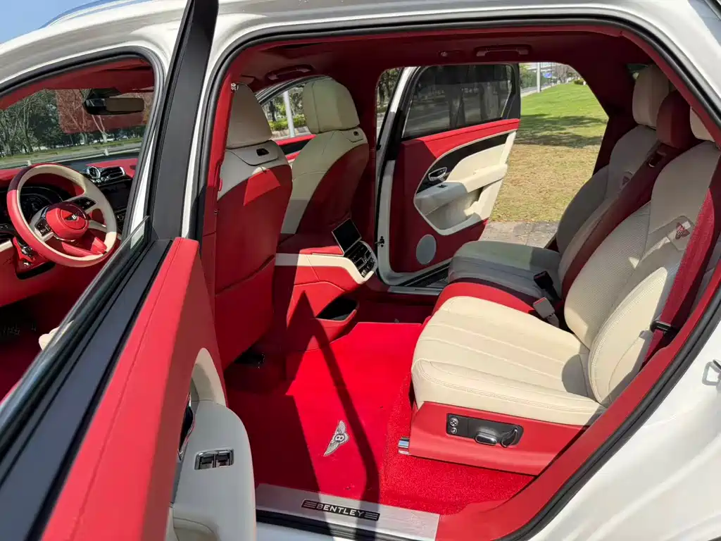 Bentley Bentayga — миниатюра 7