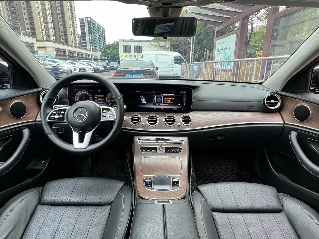 MERCEDES-BENZ E CLASS